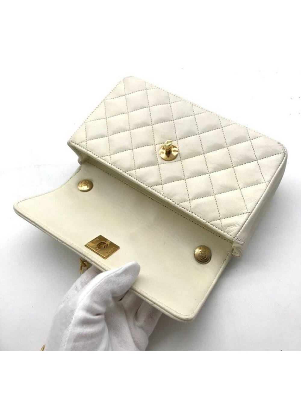 Chanel CC Logo Mini Quilted Lambskin Chain Shoulder Bag Turnlock White - Picture 8 of 10